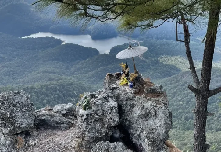 Doi Nangmo, the sharp cliffs resembling a collapsed volcanic crater